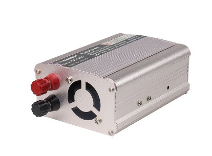 INVERTER 12V/230V SZIVARGYÚJTÓRÓL TÖL    500W AC/DC